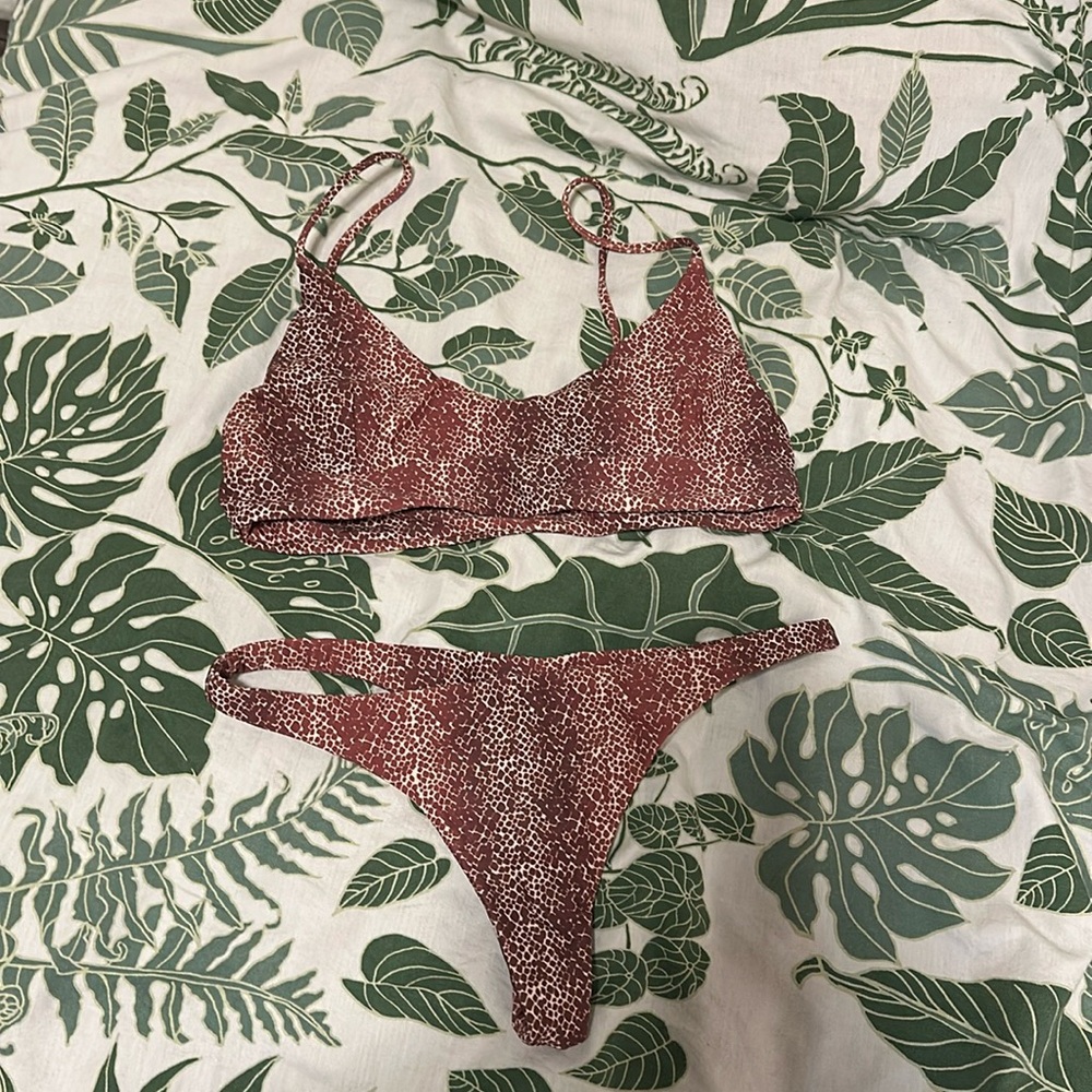 SOLD ON M E R C A R I